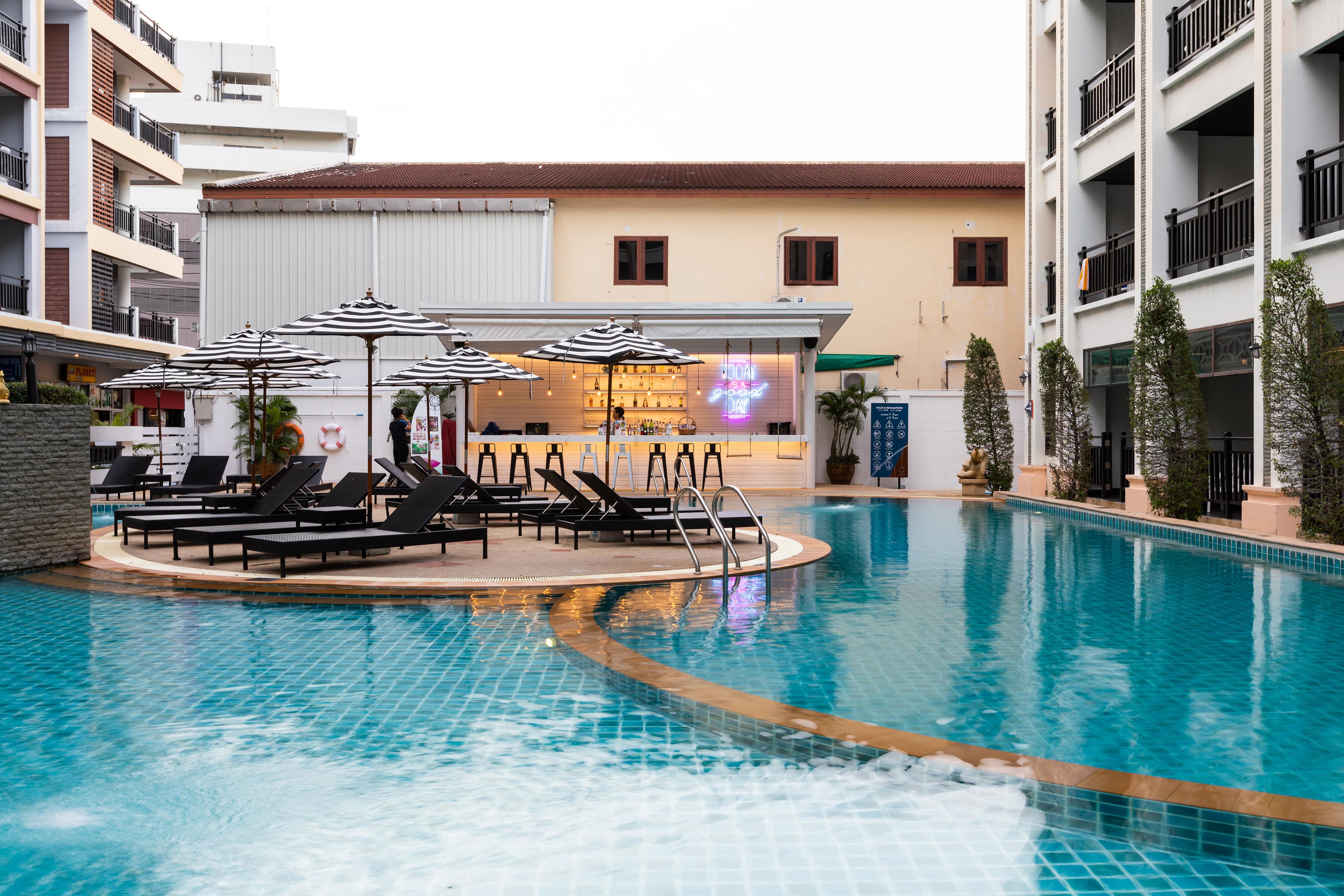 Amata Patong Hotel Екстериор снимка